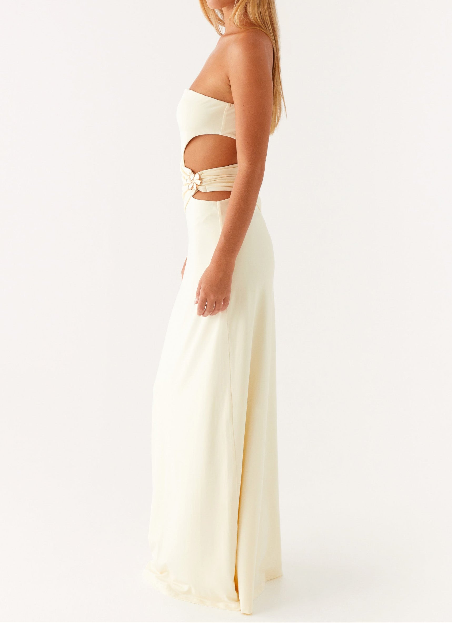 Trägerloses Maxikleid mit seitlichem Cut-out – Hellgelb