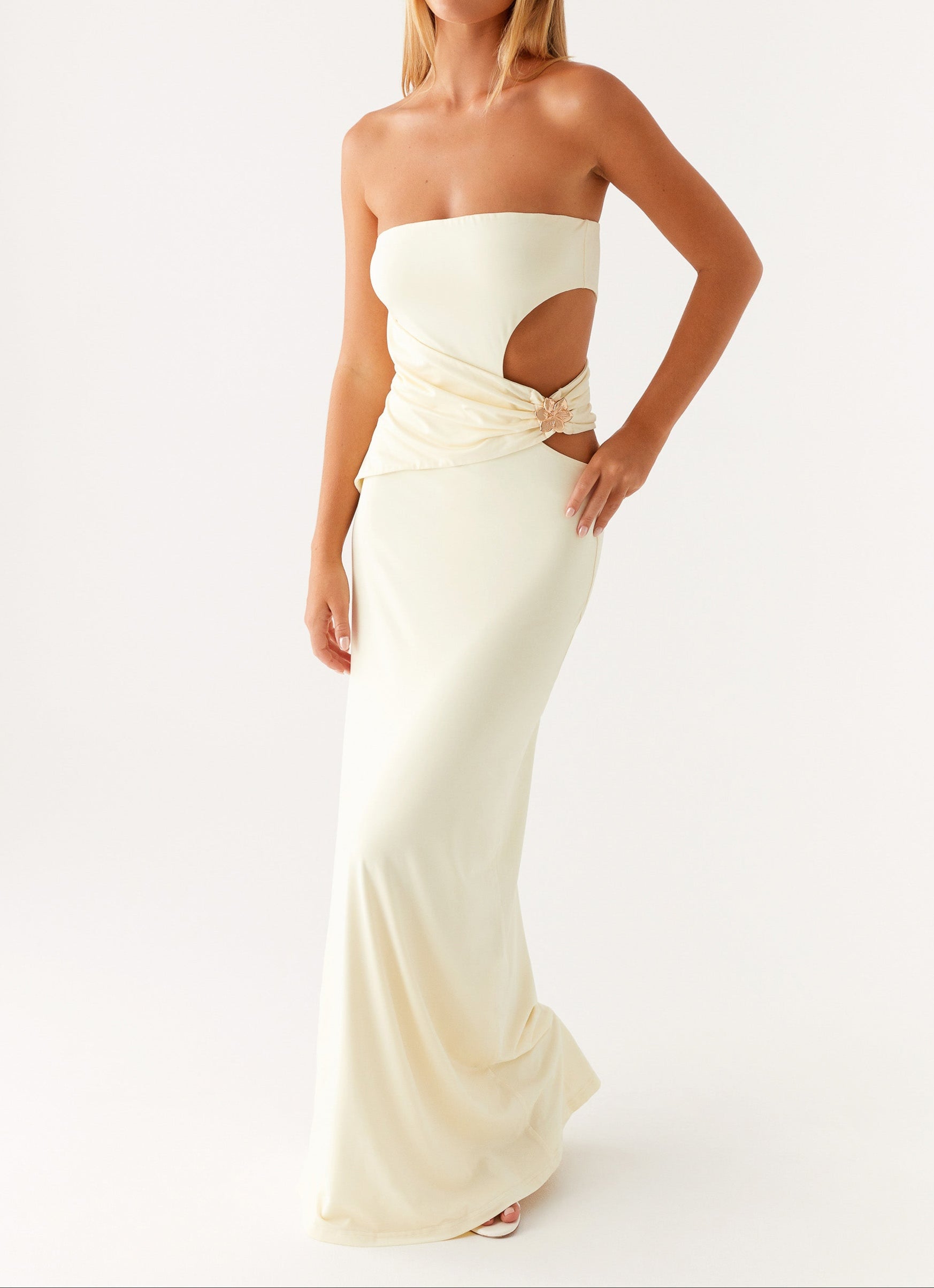 Trägerloses Maxikleid mit seitlichem Cut-out – Hellgelb