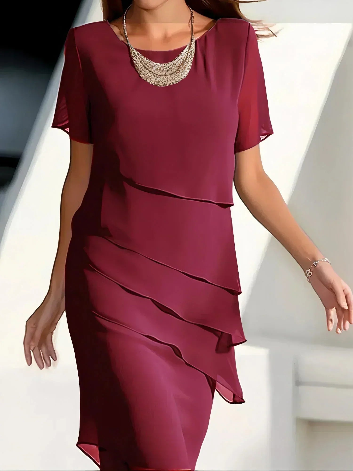 Damen Lagen Cocktailkleid mit Kurzen Ärmeln | Midi