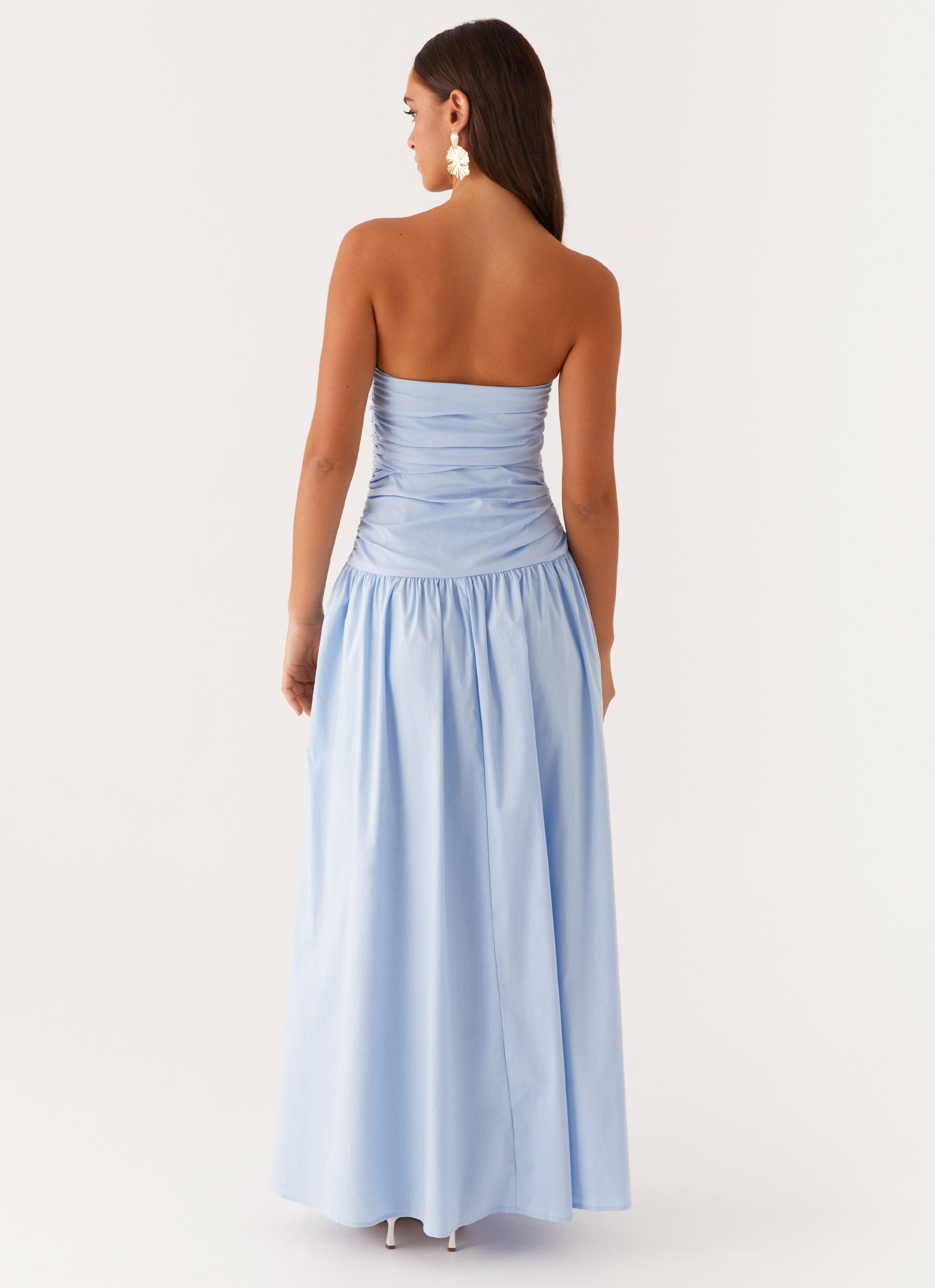 Trägerloses Maxikleid mit gerafftem Oberteil – Himmelblau