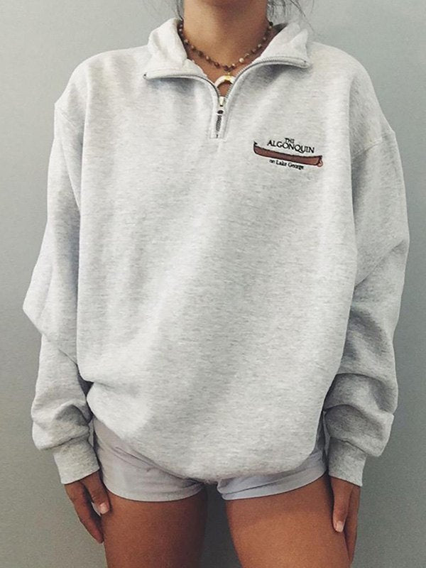 Graues Retro Sport Sweatshirt mit Reißverschluss und Aufgedrucktem Slogan