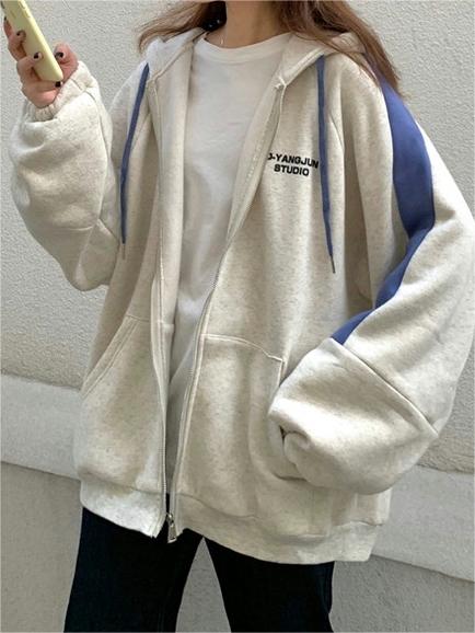 Grauer Oversized Hoodie mit Reißverschluss und blauen Streifen