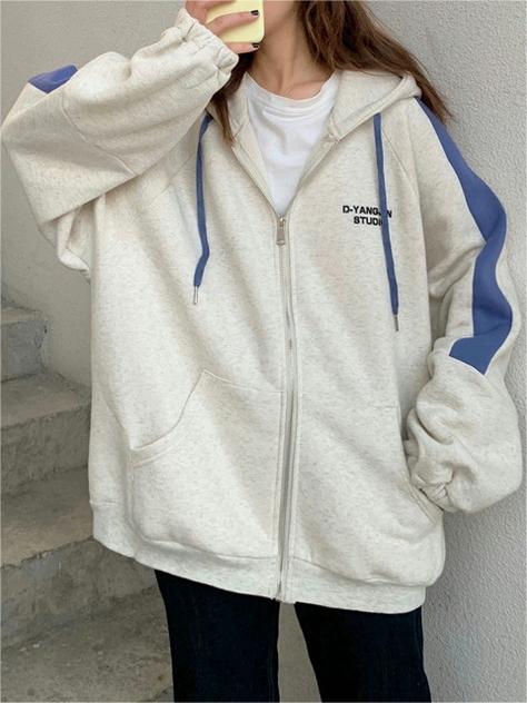 Grauer Oversized Hoodie mit Reißverschluss und blauen Streifen