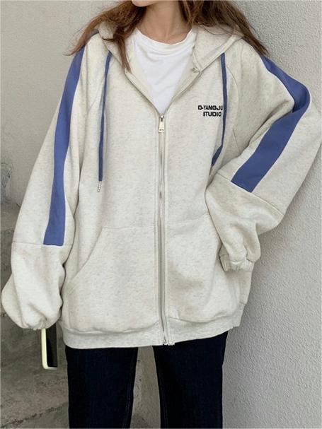 Grauer Oversized Hoodie mit Reißverschluss und blauen Streifen