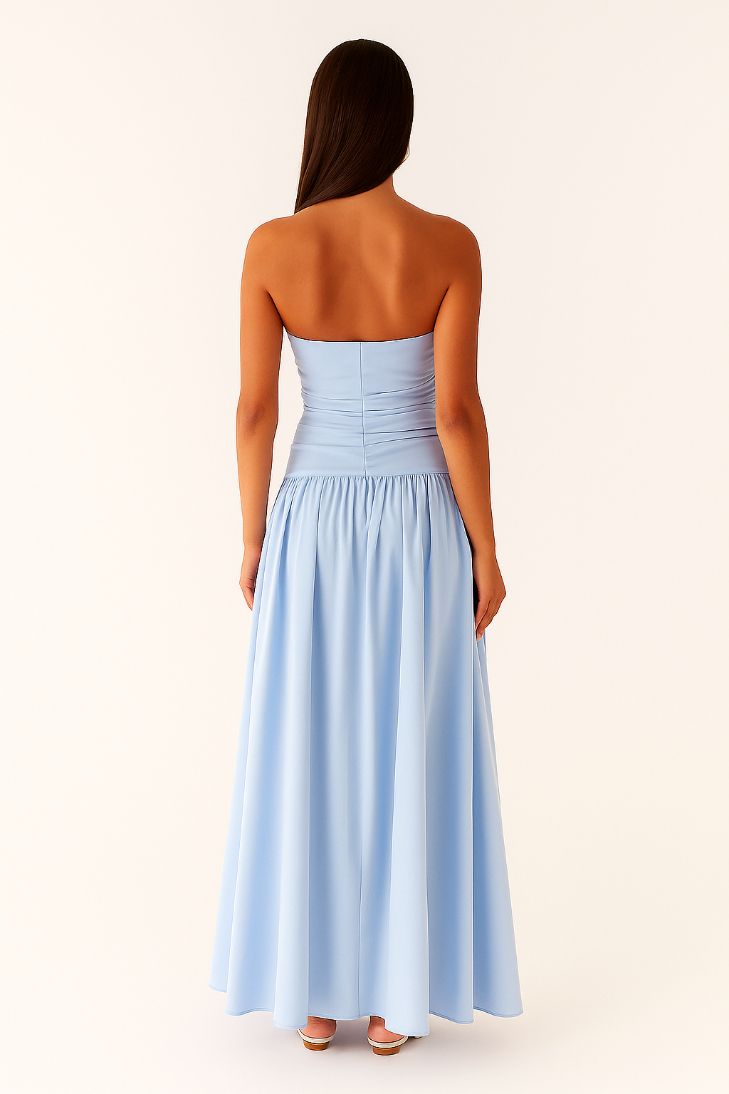 Trägerloses Maxikleid mit gerafftem Oberteil in Himmelblau