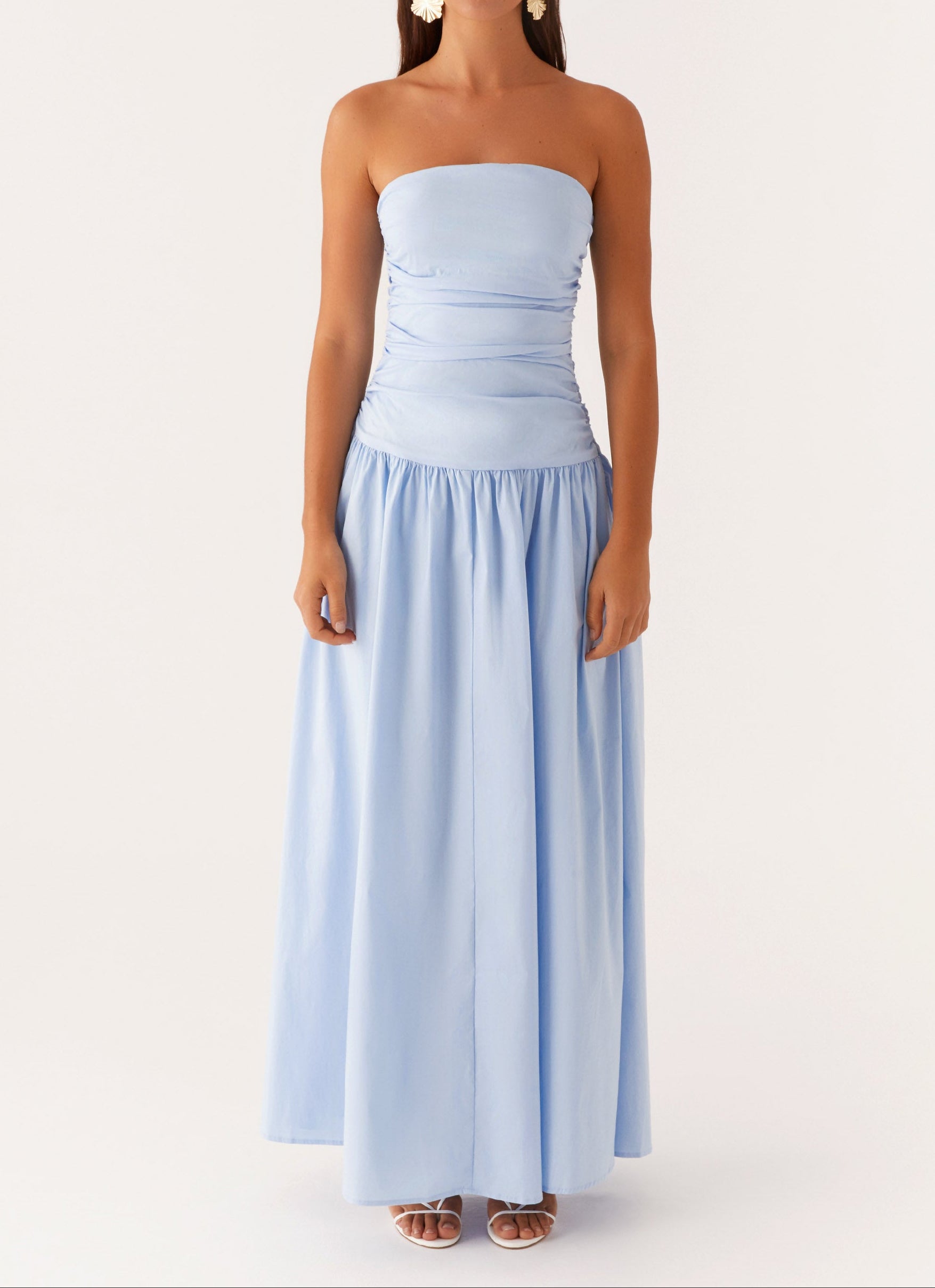 Trägerloses Maxikleid mit gerafftem Oberteil – Himmelblau