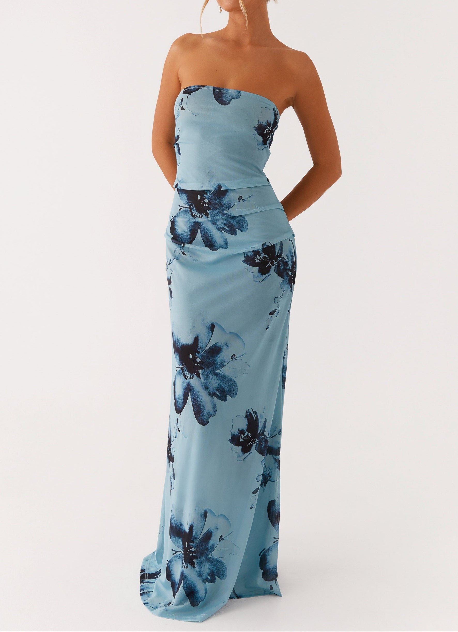 Maxikleid Field of Dreams – Blau mit Blumenmuster