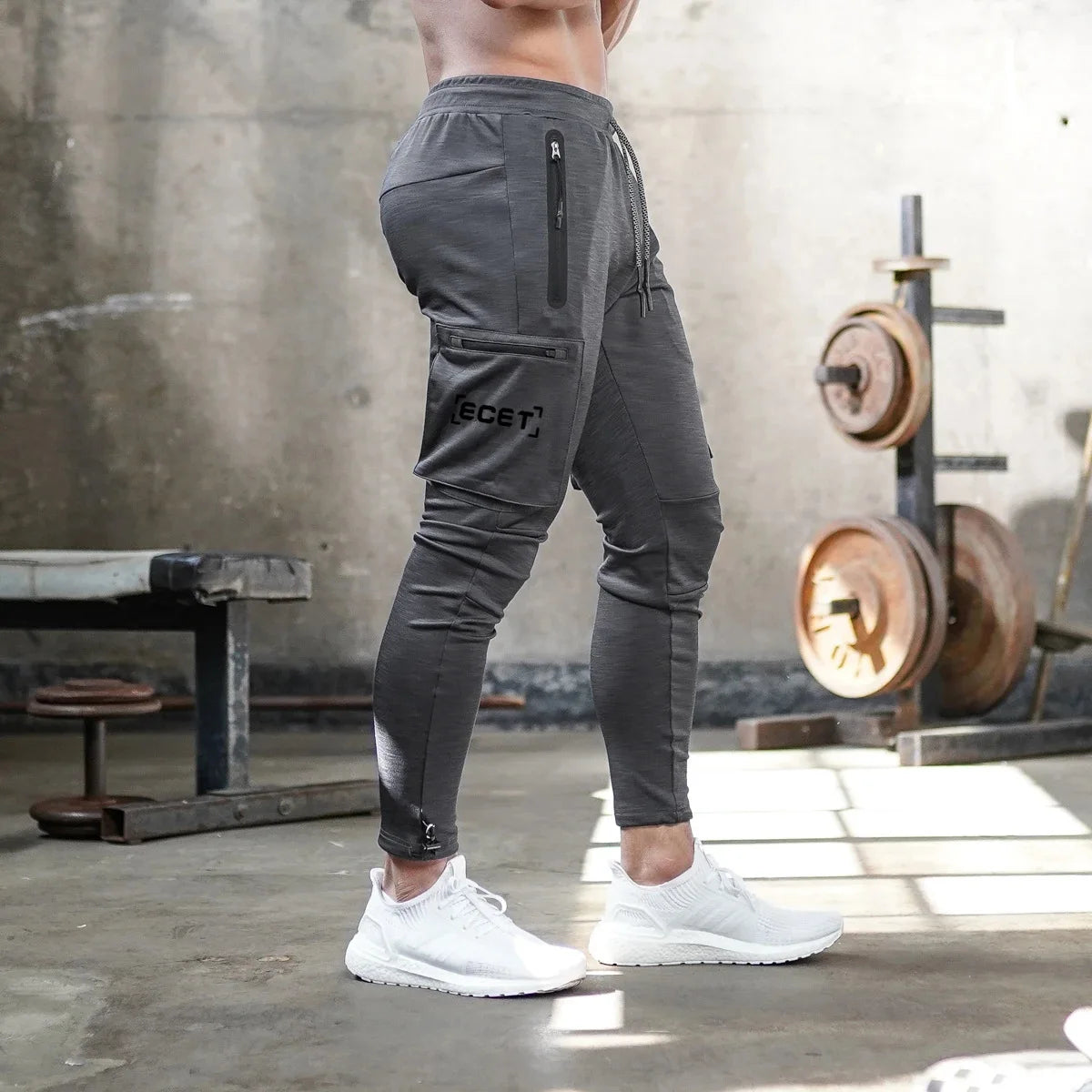 Herren Schlanke Passform Sportliche Jogginghose | mit Reißverschlusstaschen