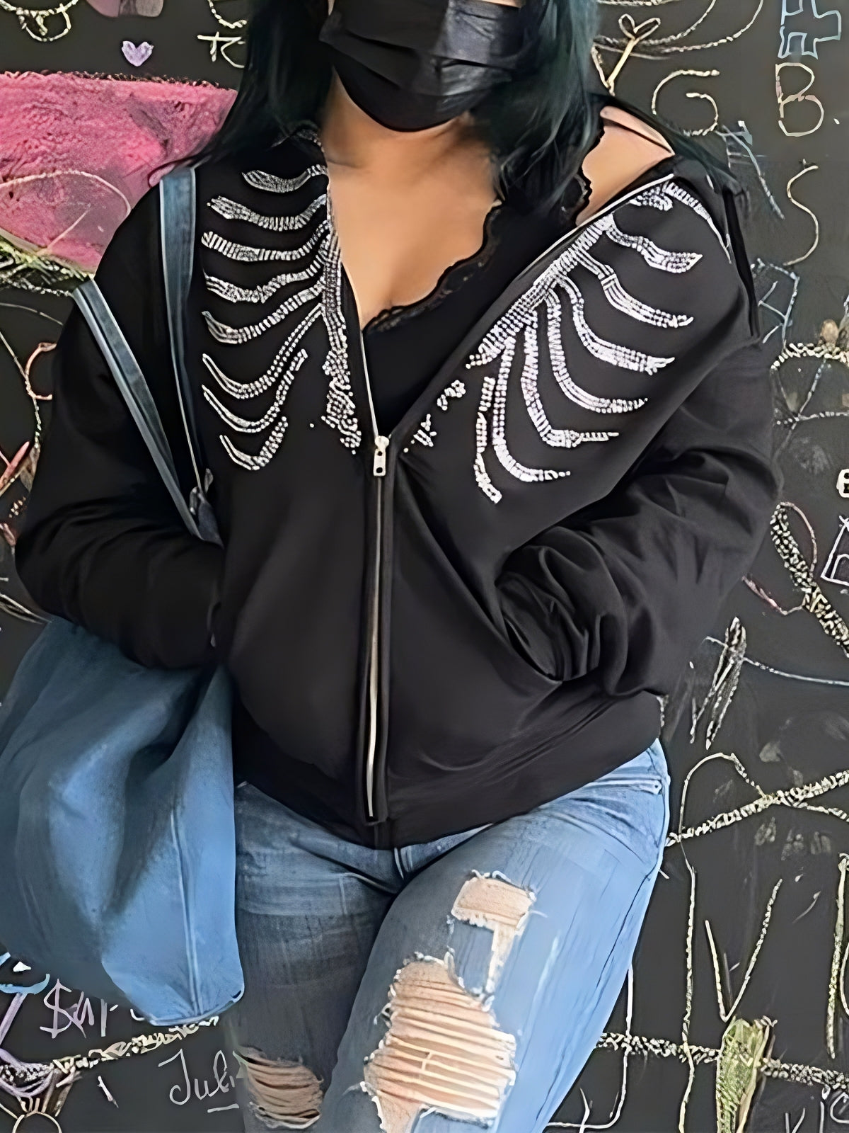 Schwarzer Hoodie mit Reißverschluss und Rhinestone Totenkopf