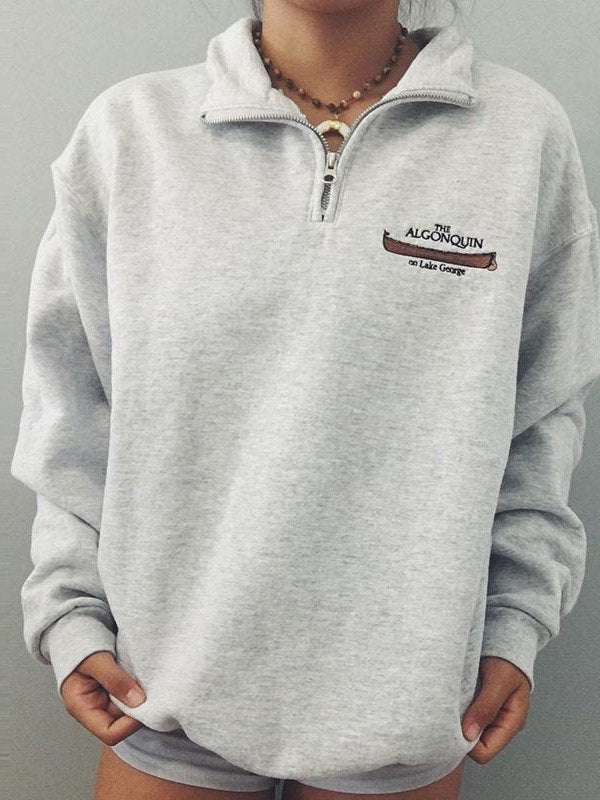 Graues Retro Sport Sweatshirt mit Reißverschluss und Aufgedrucktem Slogan