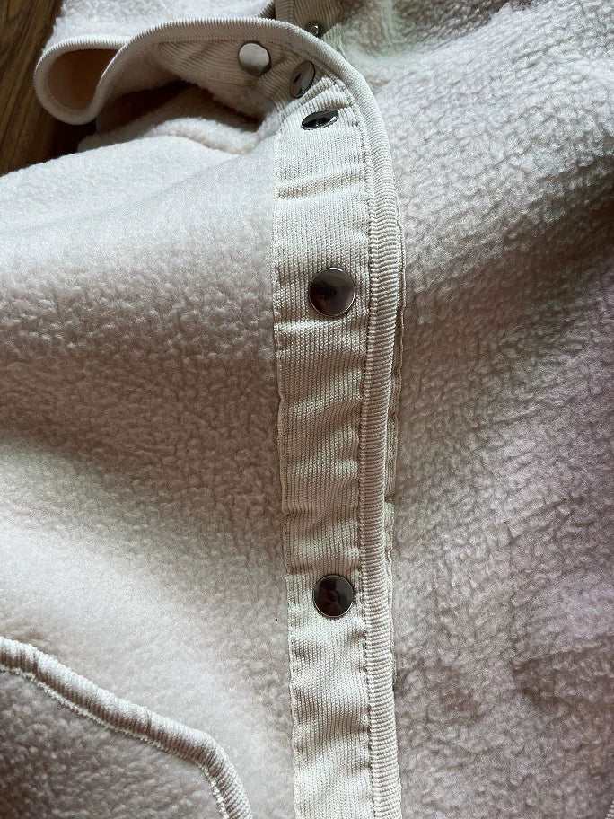 Weiße Klassische Oversize Jacke mit Kapuze aus Lammfellimitat